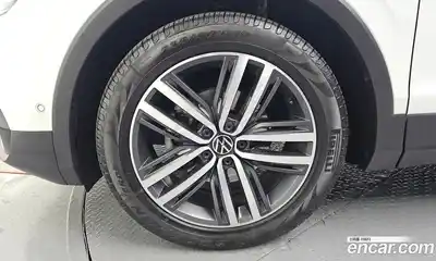 Volkswagen Tiguan 2021 2.0 гидро в Москве № 215100, миниатюра 5