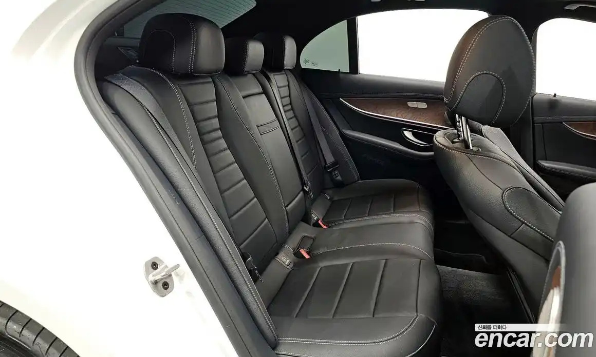 Mercedes-Benz E-Class 2023 2.0 гидро, фото 11