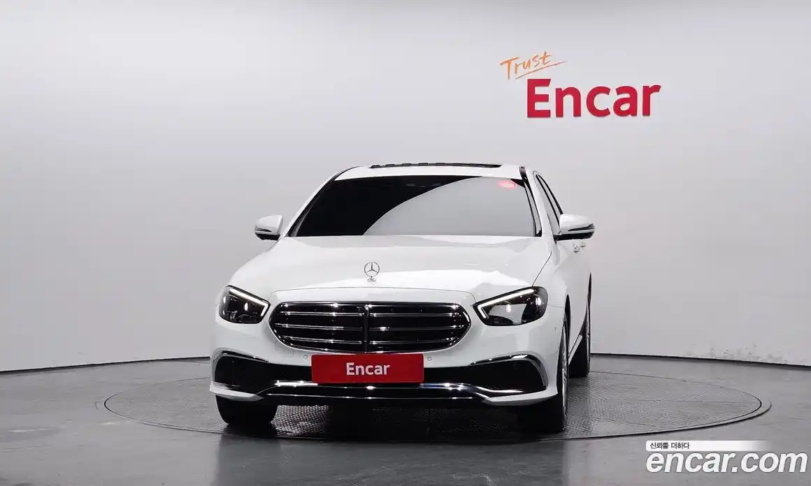 Mercedes-Benz E-Class 2023 2.0 гидро, фото 3