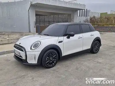 Mini Cooper 2024 1.5 гидро в Москве № 226345, миниатюра 2