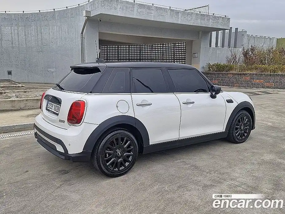 Mini Cooper 2024 1.5 гидро в Москве № 226345, фото 4