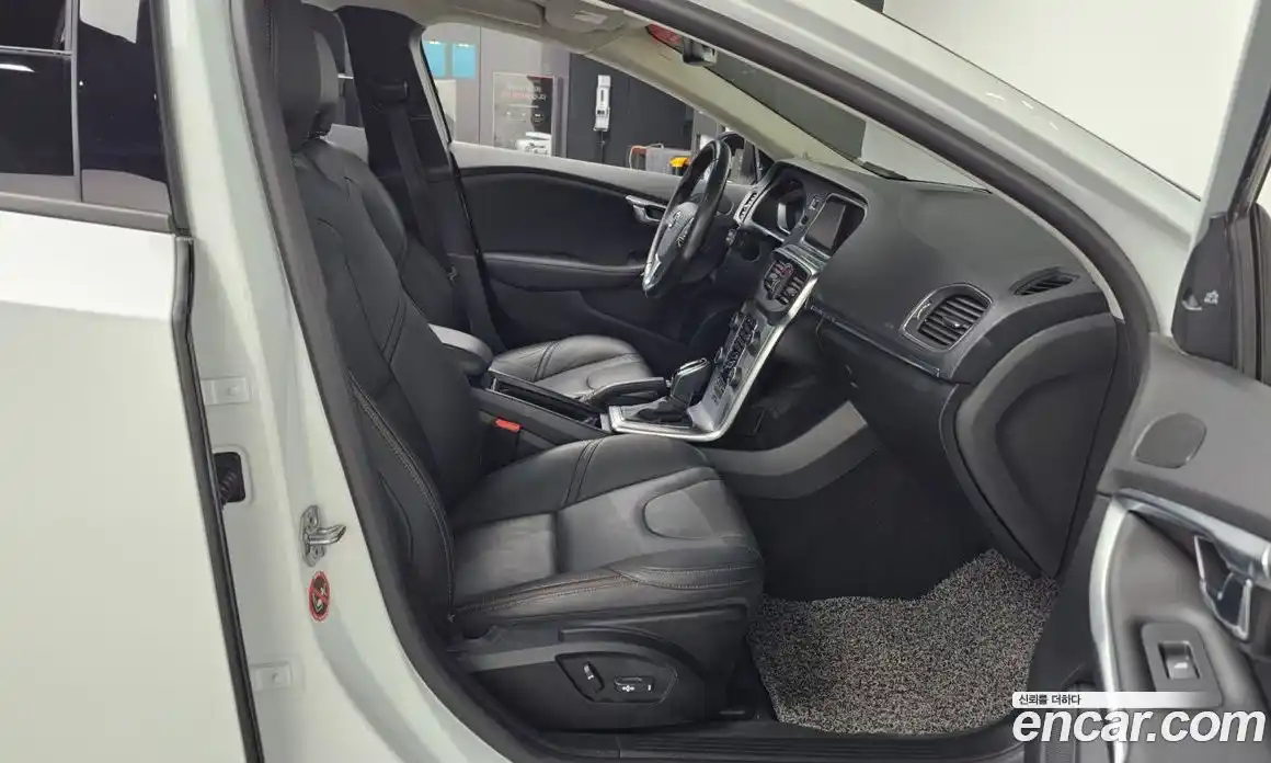 Volvo V40 2018 2.0 гидро в Москве № 230497, фото 11