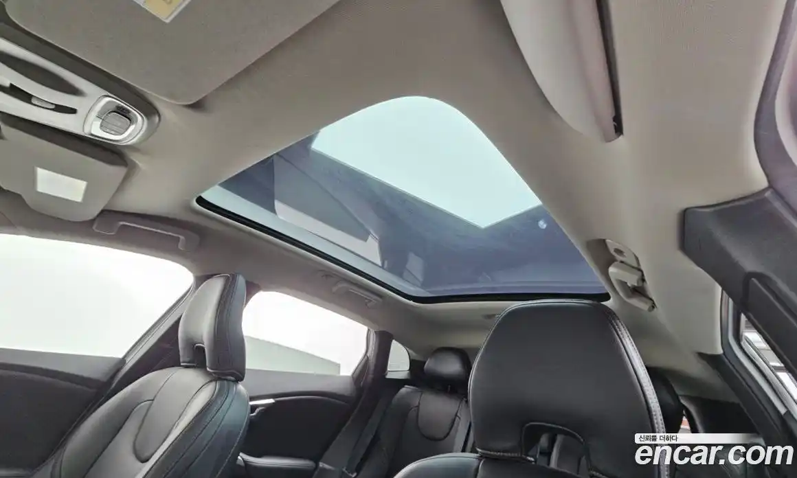 Volvo V40 2018 2.0 гидро в Москве № 230497, фото 19