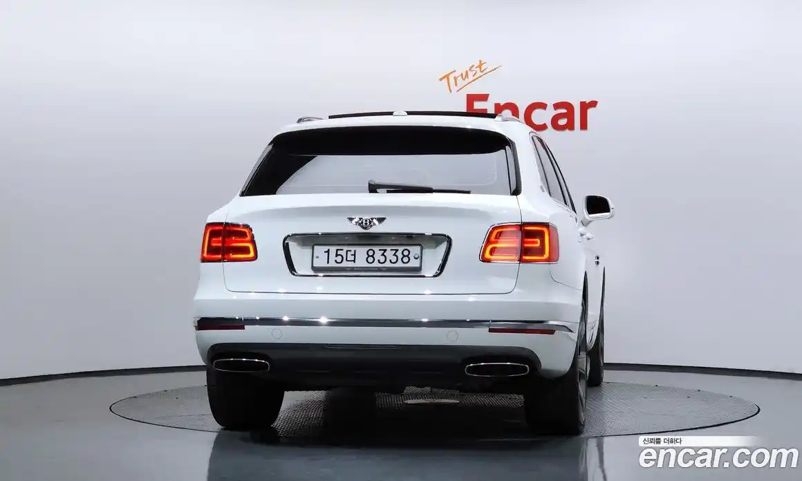 Bentley Bentayga 2018 6.0 гидро в Москве № 256661, фото 4