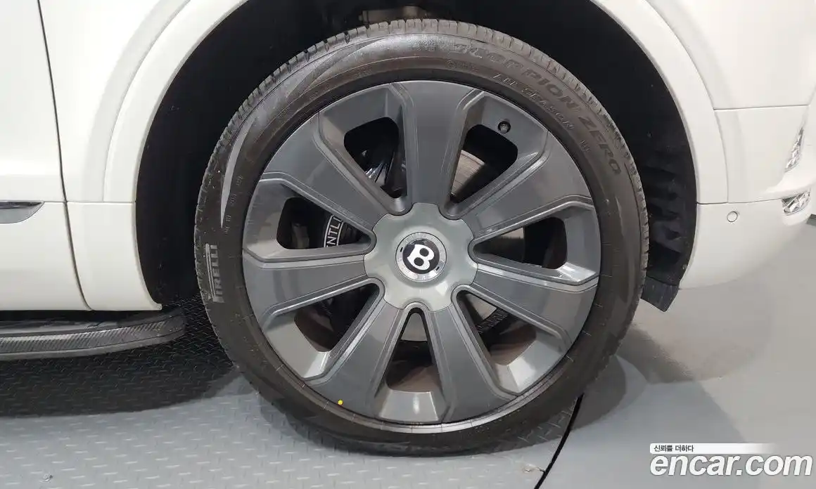 Bentley Bentayga 2018 6.0 гидро в Москве № 256661, фото 5