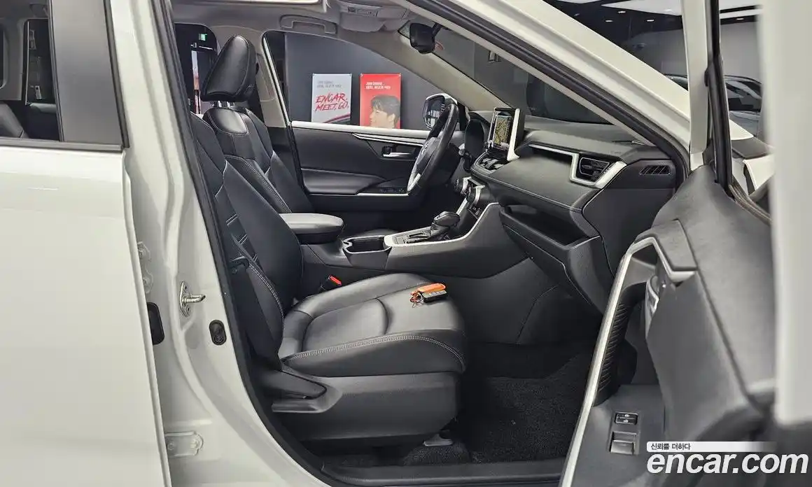 Toyota RAV4 2023 2.5 гидро в Москве № 257107, фото 12