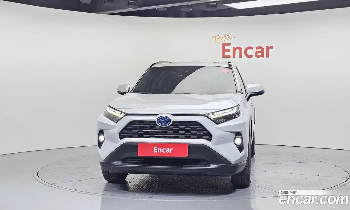 Toyota RAV4 2023 2.5 гидро в Москве № 257107, фото 3