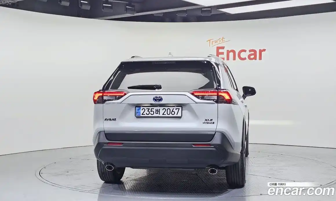 Toyota RAV4 2023 2.5 гидро в Москве № 257107, фото 4