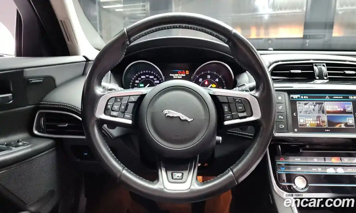 Jaguar XE 2015 2.0 гидро в Москве № 283816, фото 13