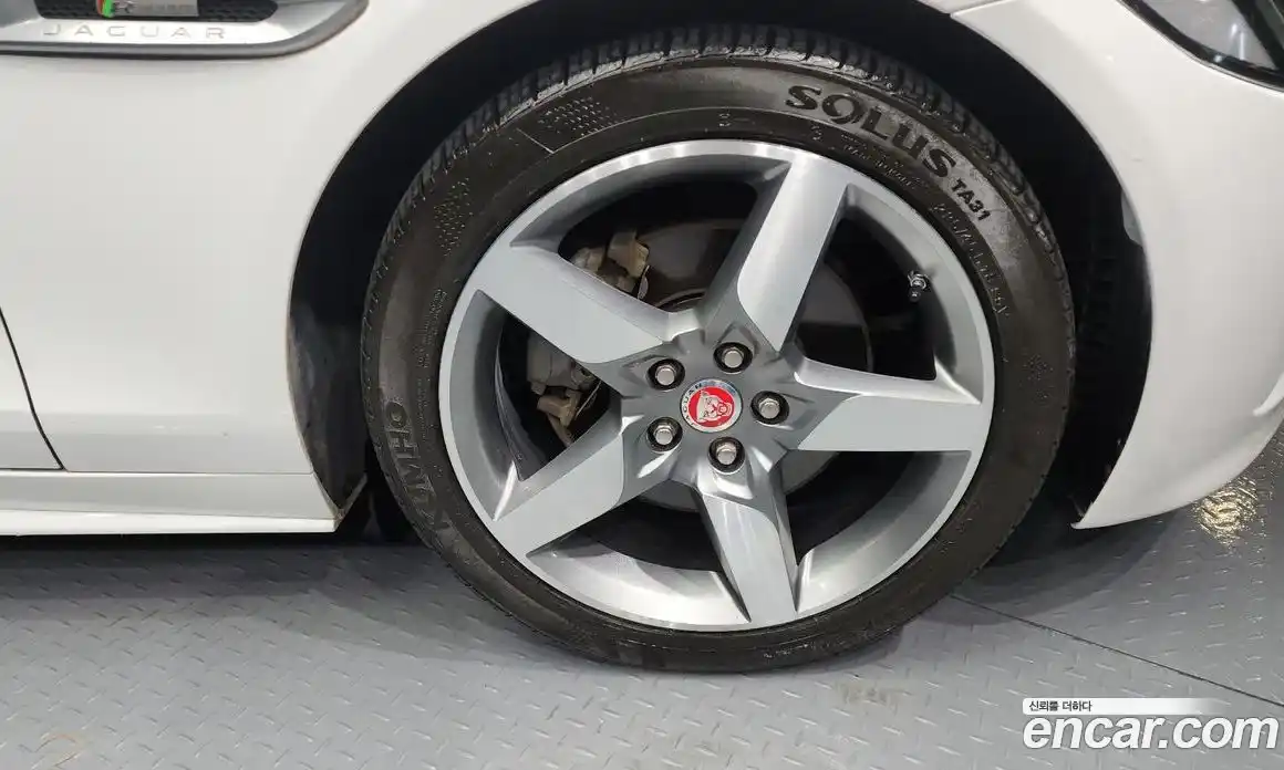 Jaguar XE 2015 2.0 гидро в Москве № 283816, фото 5
