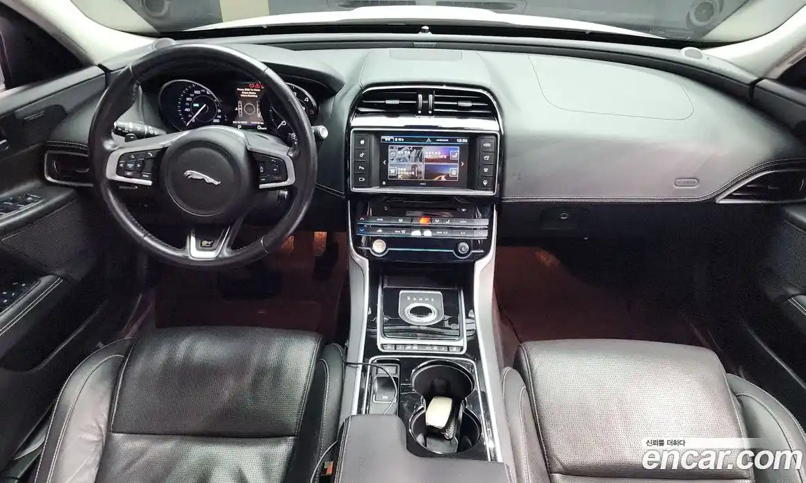 Jaguar XE 2015 2.0 гидро в Москве № 283816, фото 7