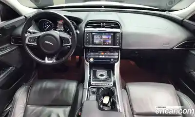 Jaguar XE 2015 2.0 гидро в Москве № 283816, миниатюра 7