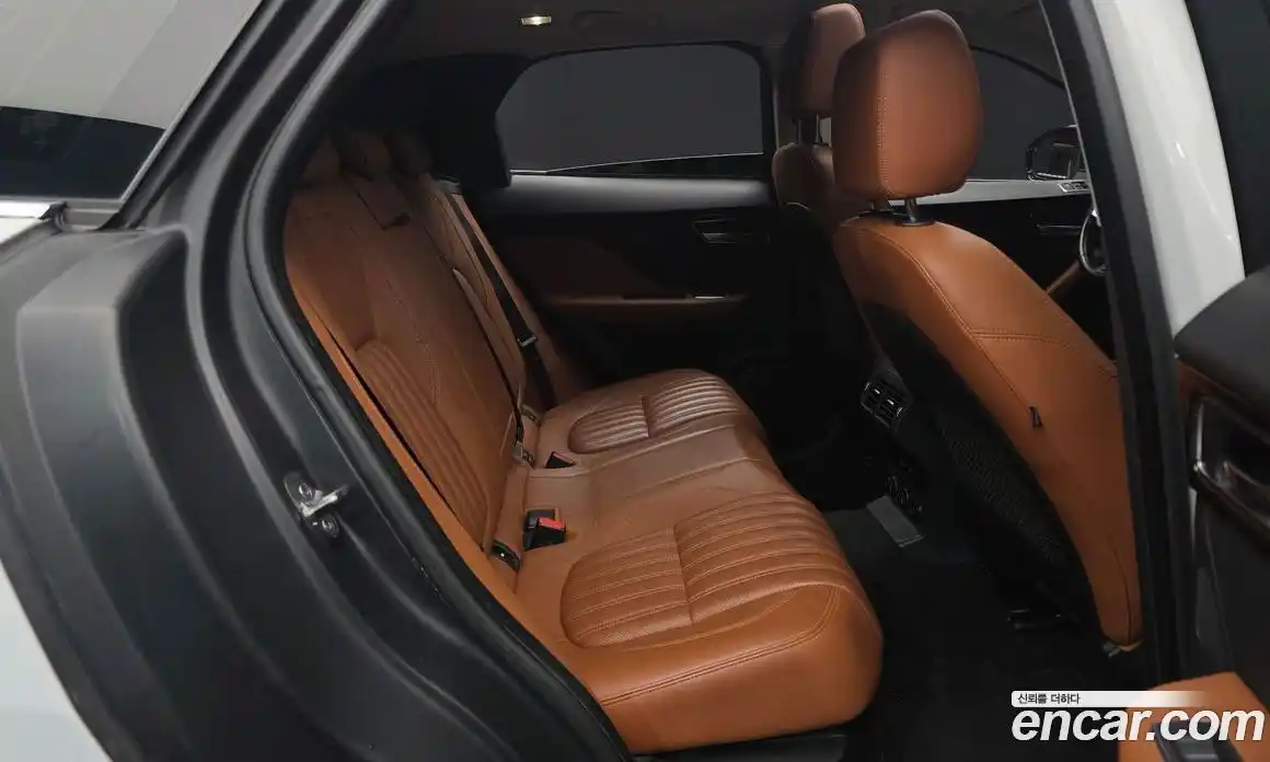 Jaguar F-Pace 2017 2.0 гидро в Москве № 364466, фото 12