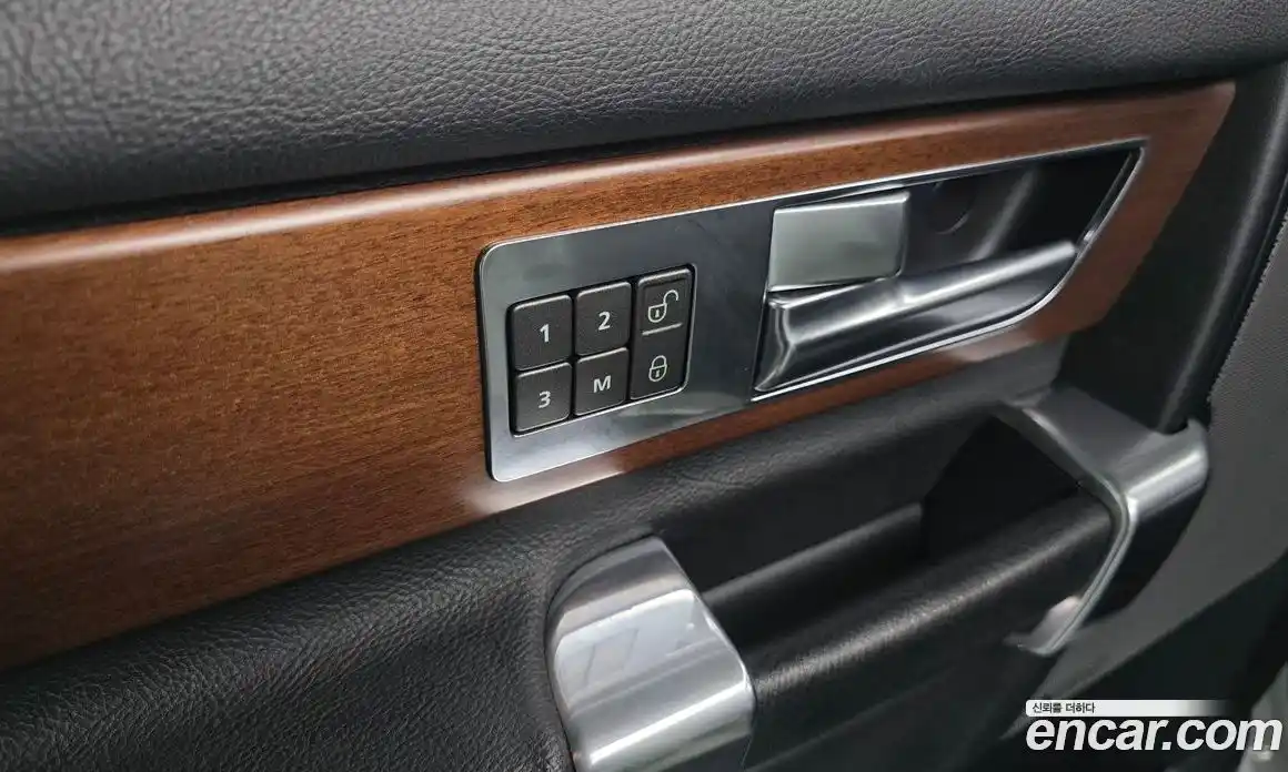 Land Rover Discovery 2016 3.0 гидро в Москве № 498943, фото 17