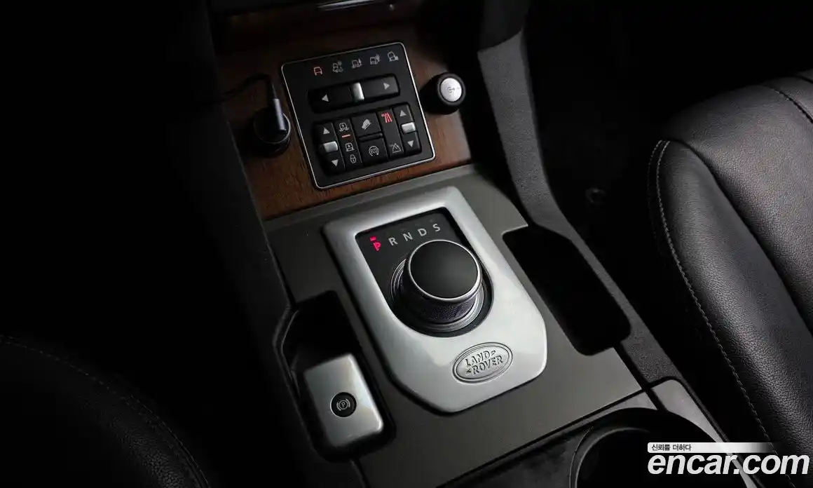 Land Rover Discovery 2016 3.0 гидро в Москве № 498943, фото 9