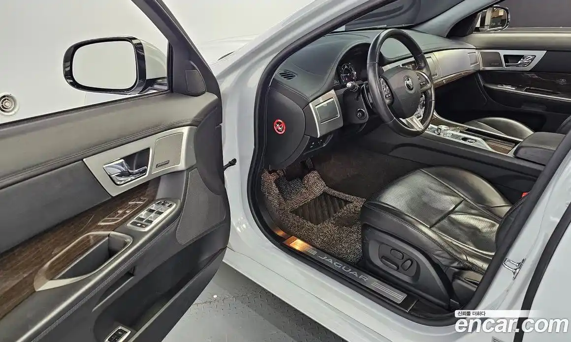 Jaguar XF 2015 2.2 гидро в Москве № 803401, фото 12