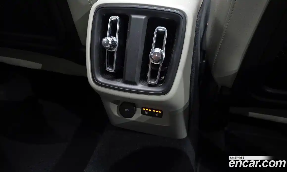 Volvo XC40 2023 2.0 гидро в Москве № 823996, фото 18