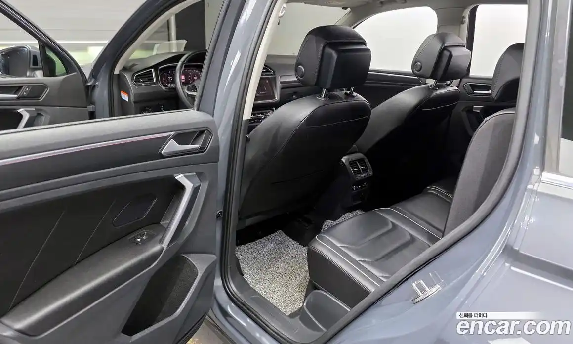 Volkswagen Tiguan 2021 2.0 гидро в Москве № 862396, фото 11