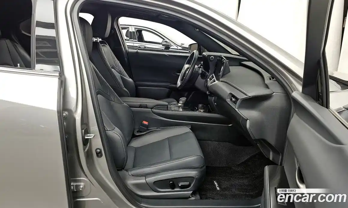 Lexus UX 2025 2.0 гидро в Москве № 895766, фото 11