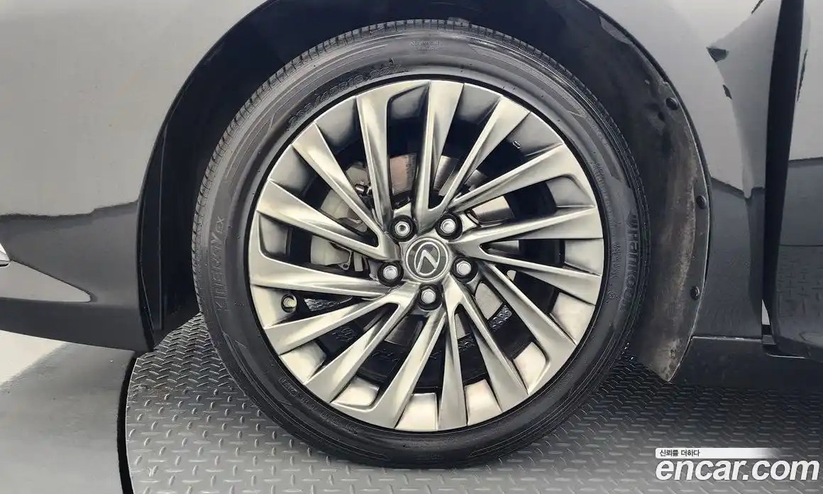 Lexus ES 2019 2.5 гидро в Москве № 975837, фото 5