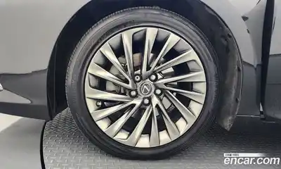Lexus ES 2019 2.5 гидро в Москве № 975837, миниатюра 5