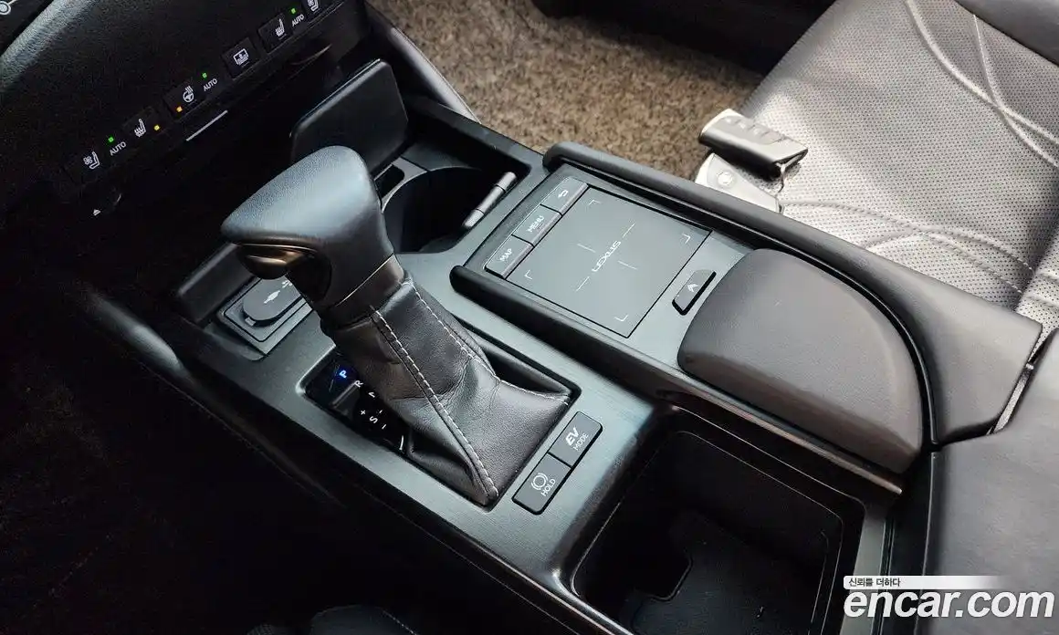 Lexus ES 2019 2.5 гидро в Москве № 975837, фото 9