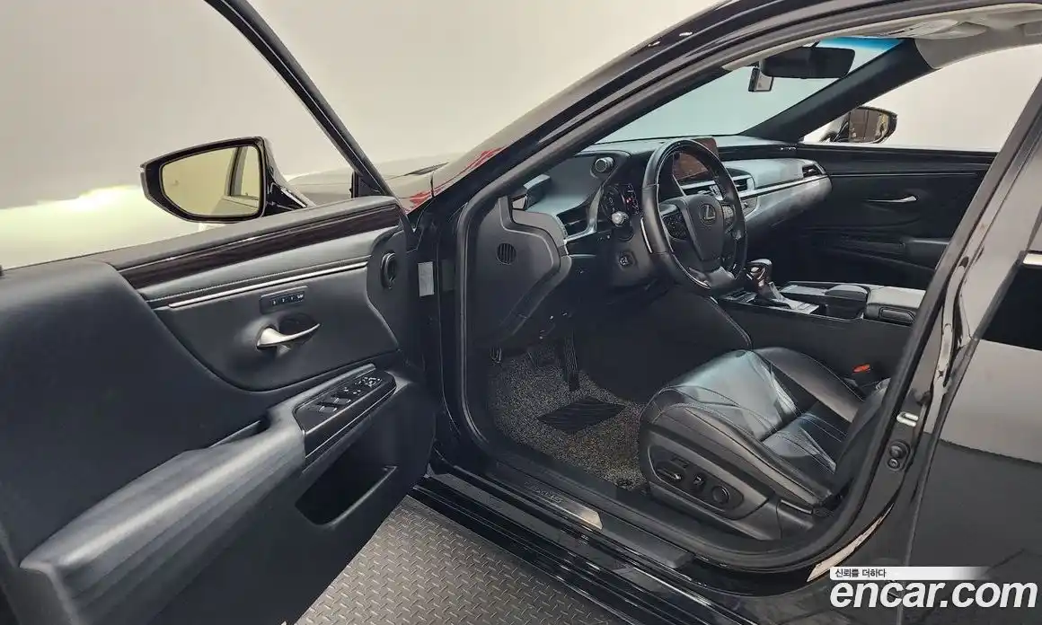 Lexus ES 2019 2.5 гидро в Москве № 975837, фото 10