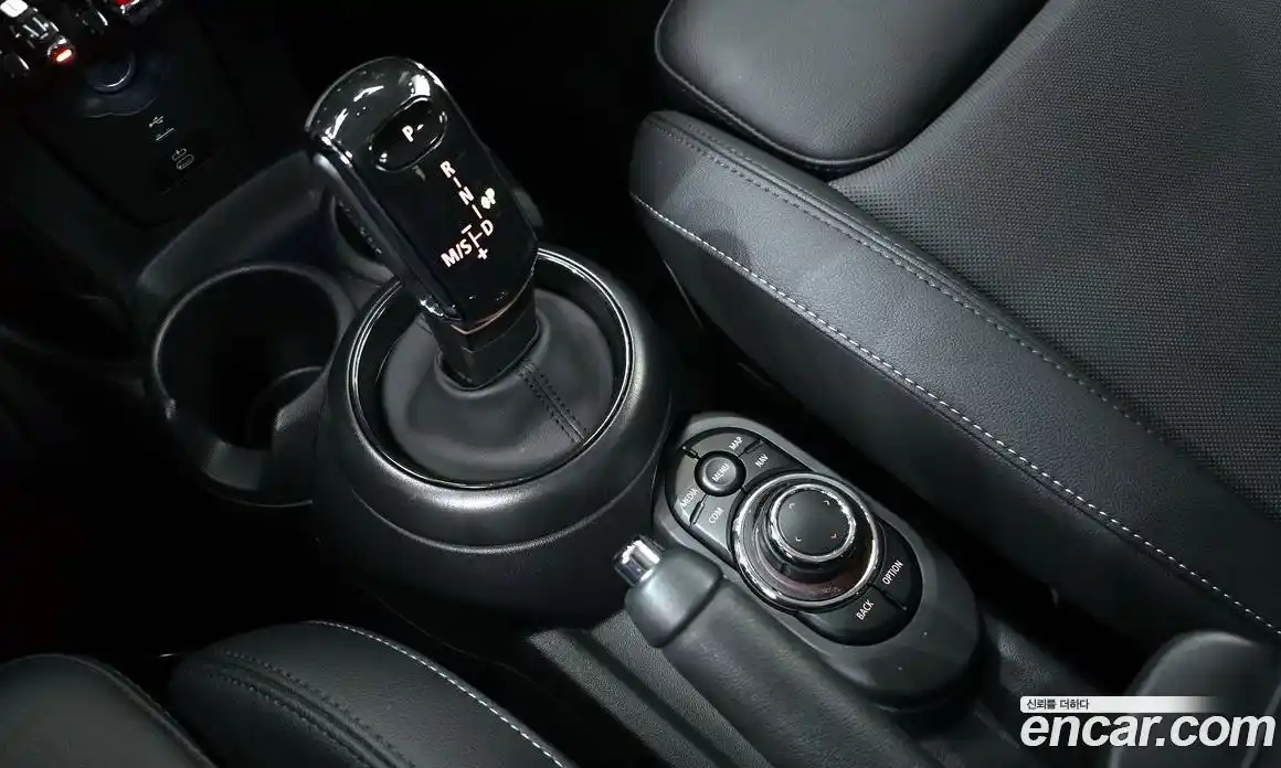Mini Cooper 2023 1.5 гидро в Москве № 1013739, фото 9