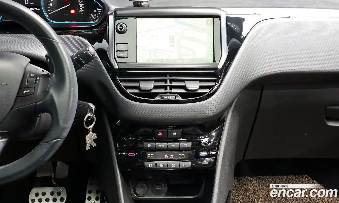 Peugeot 2008 2016 1.6 гидро в Москве № 1015813, фото 15