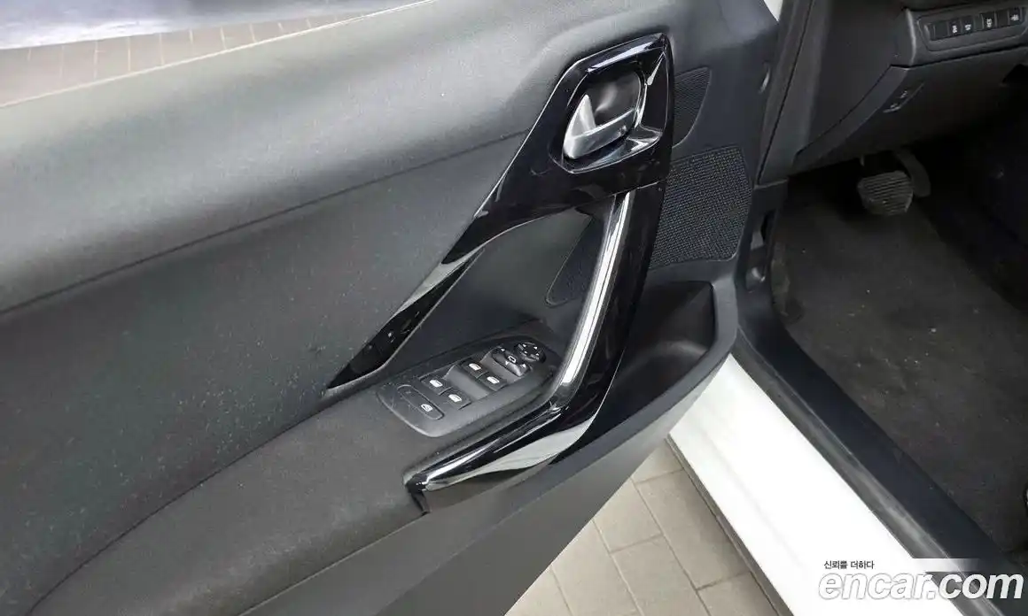 Peugeot 208 2015 1.4 гидро в Москве № 1015832, фото 17