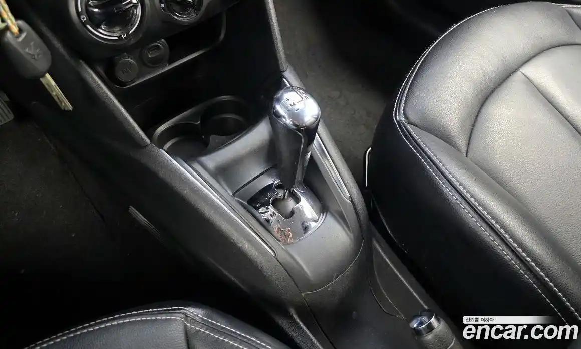 Peugeot 208 2015 1.4 гидро в Москве № 1015832, фото 9