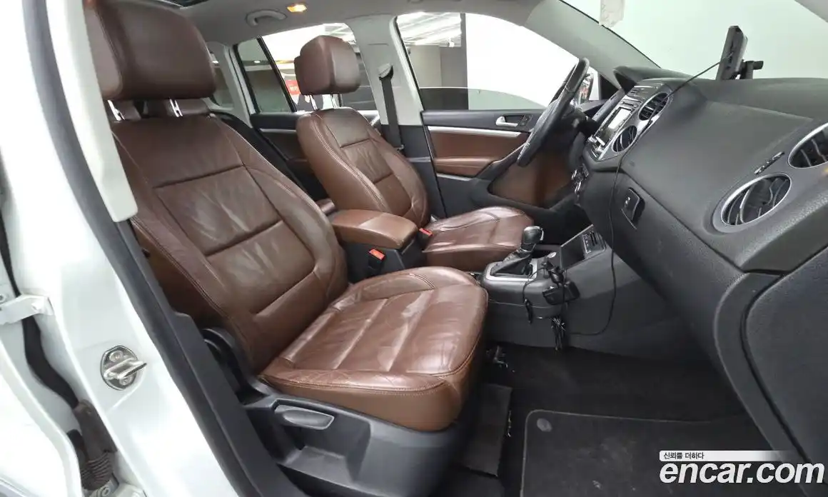 Volkswagen Tiguan 2015 2.0 гидро в Москве № 168957, фото 11