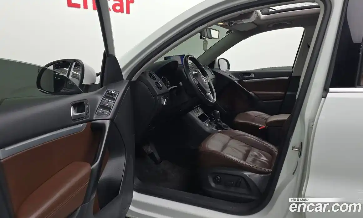 Volkswagen Tiguan 2015 2.0 гидро в Москве № 168957, фото 10