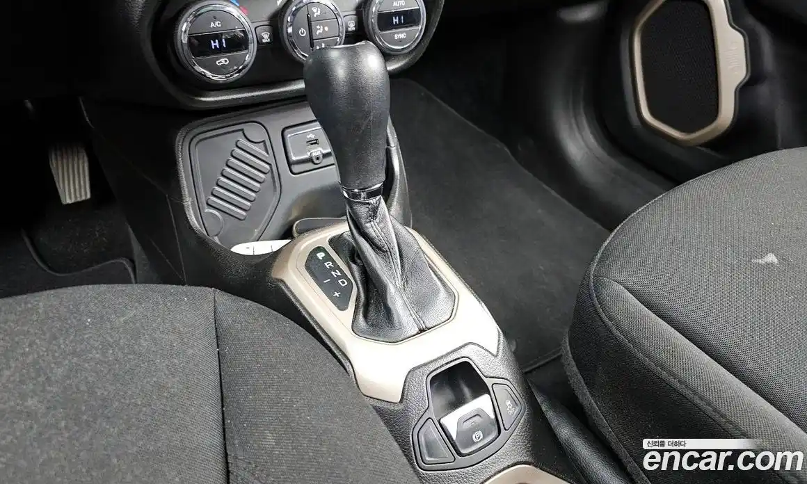 Jeep Renegade 2016 2.4 гидро в Москве № 169583, фото 9
