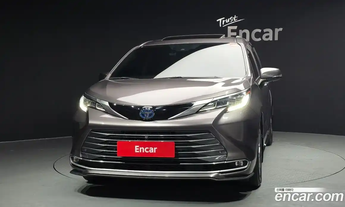 Toyota Sienna 2023 2.5 гидро в Москве № 170267, фото 3