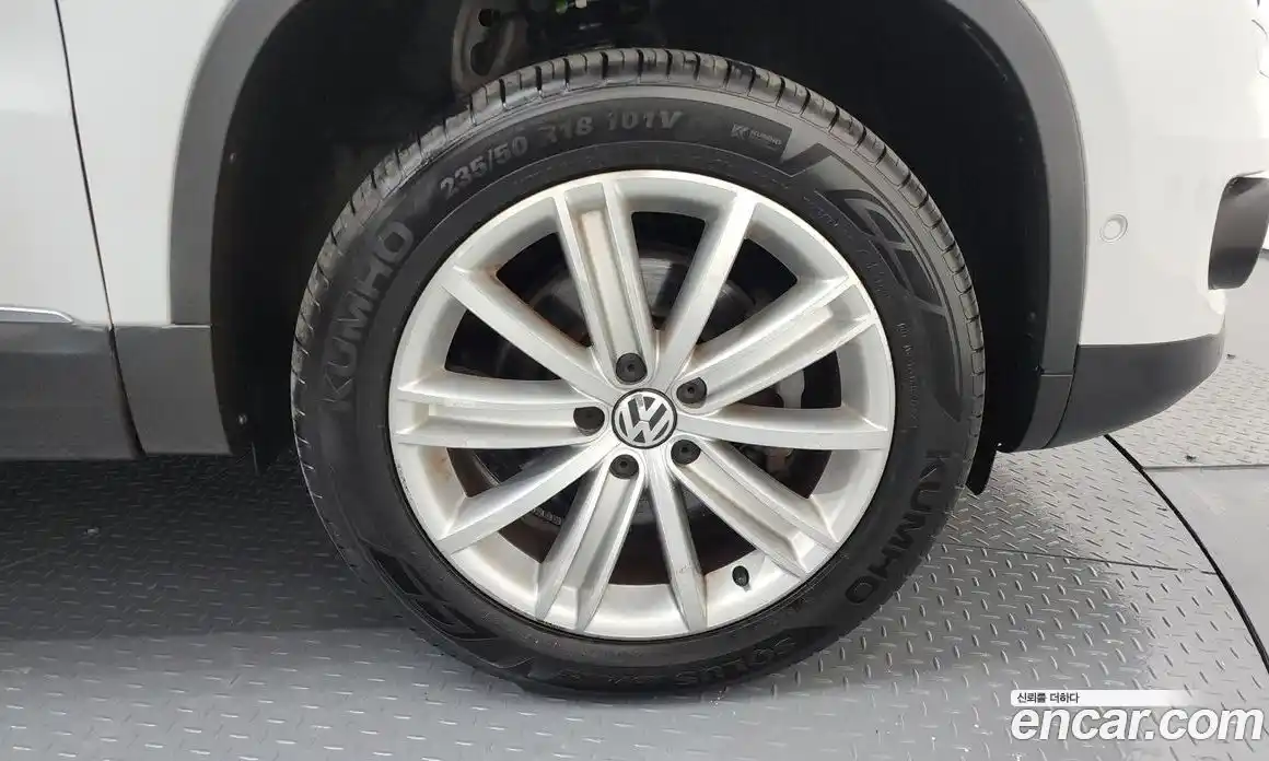 Volkswagen Tiguan 2015 2.0 гидро в Москве № 193331, фото 5