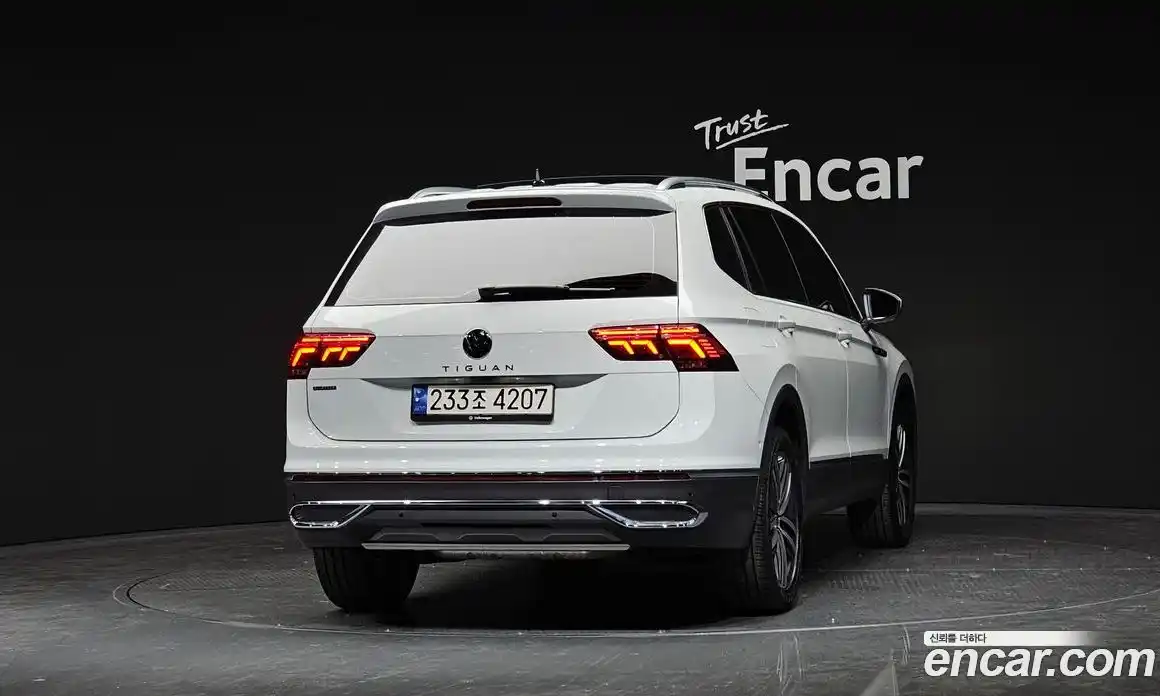 Volkswagen Tiguan 2023 2.0 гидро в Москве № 198921, фото 3