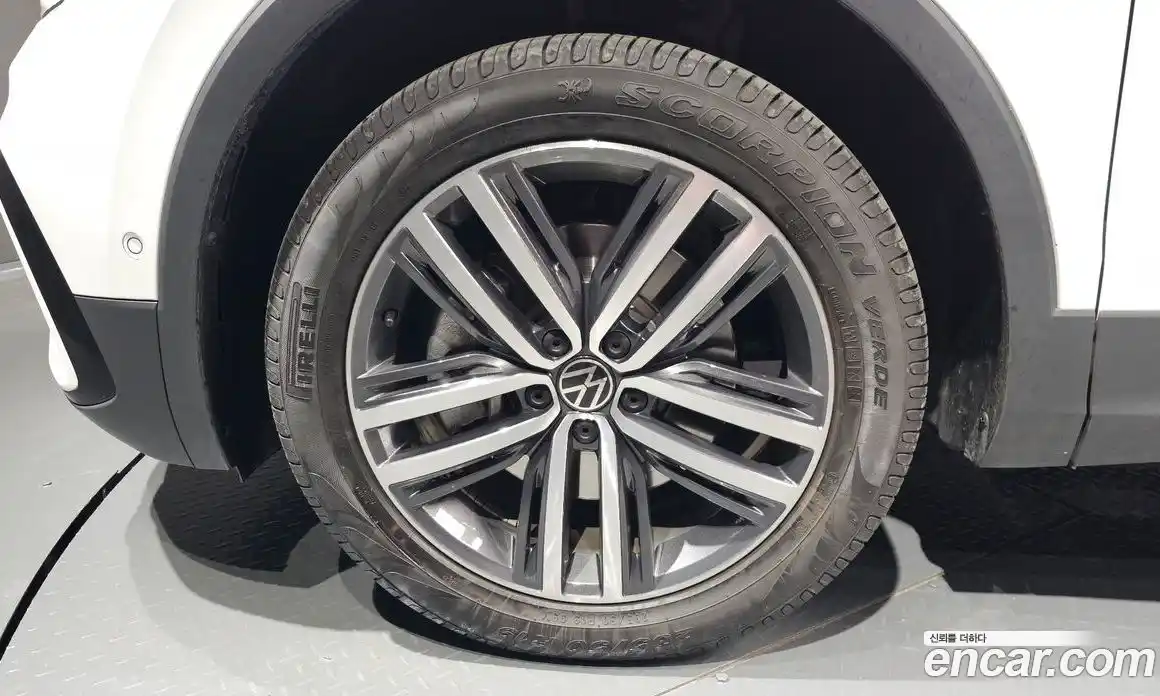 Volkswagen Tiguan 2023 2.0 гидро в Москве № 198921, фото 4