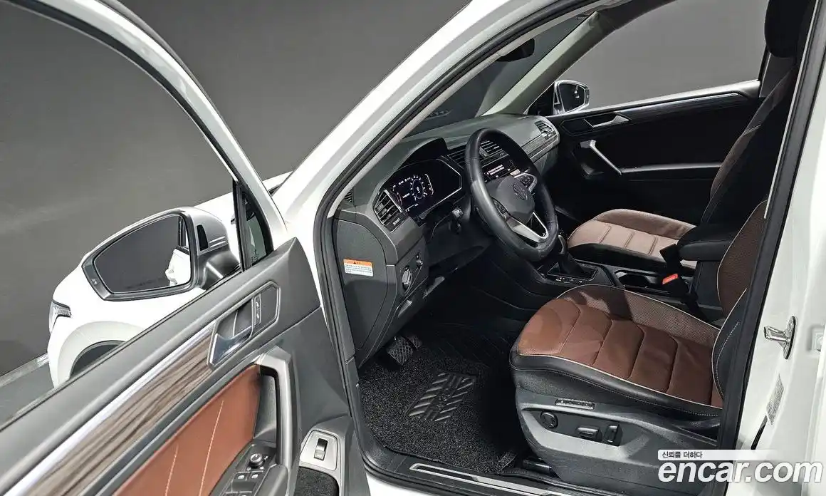 Volkswagen Tiguan 2023 2.0 гидро в Москве № 198921, фото 9