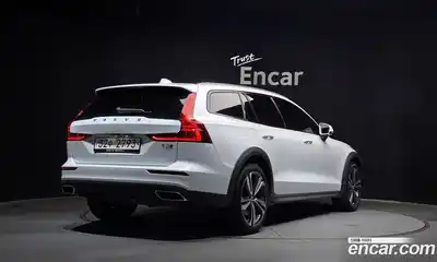Volvo V60 2019 2.0 гидро в Москве № 230433, миниатюра 2