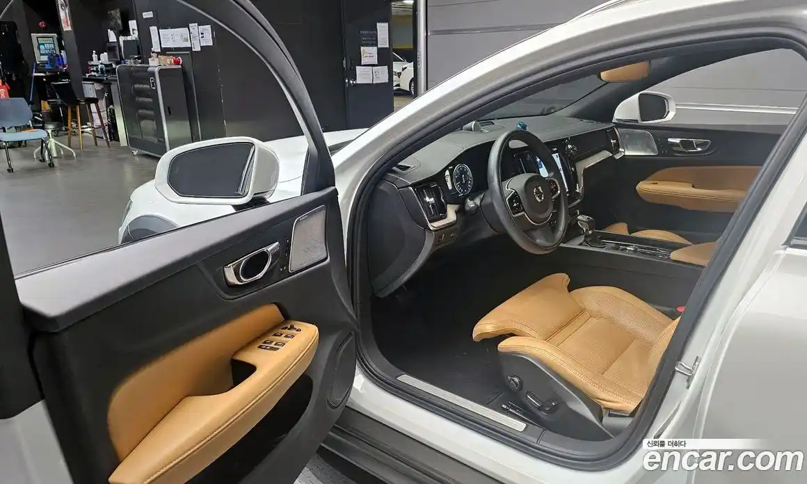 Volvo V60 2019 2.0 гидро в Москве № 230433, фото 10