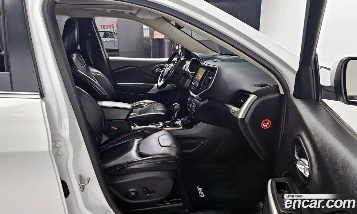 Jeep Cherokee 2018 2.4 гидро в Москве № 232630, фото 12