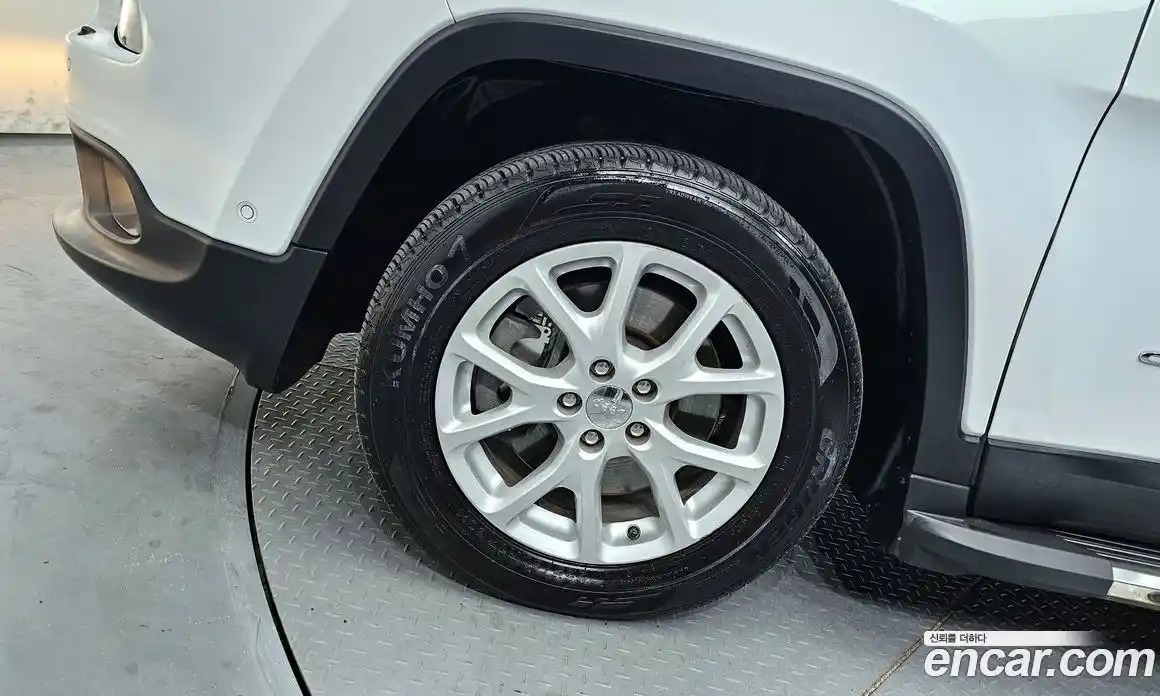Jeep Cherokee 2018 2.4 гидро в Москве № 232630, фото 5
