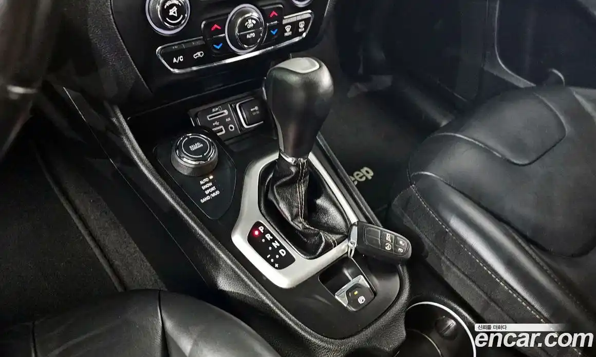 Jeep Cherokee 2018 2.4 гидро в Москве № 232630, фото 9