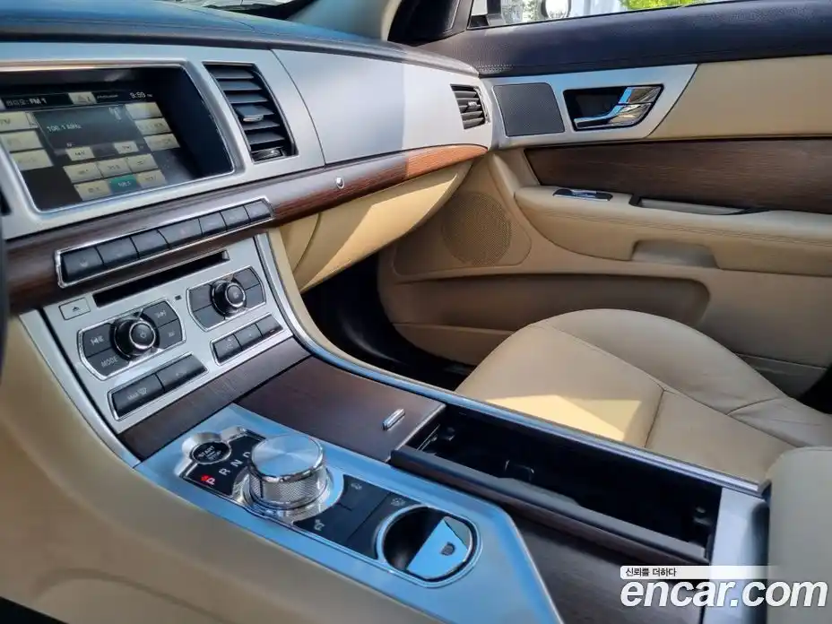 Jaguar XF 2014 2.0 гидро в Москве № 248278, фото 11