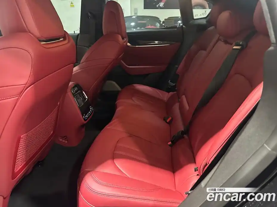 Maserati Levante 2023 3.0 гидро в Москве № 255963, фото 12