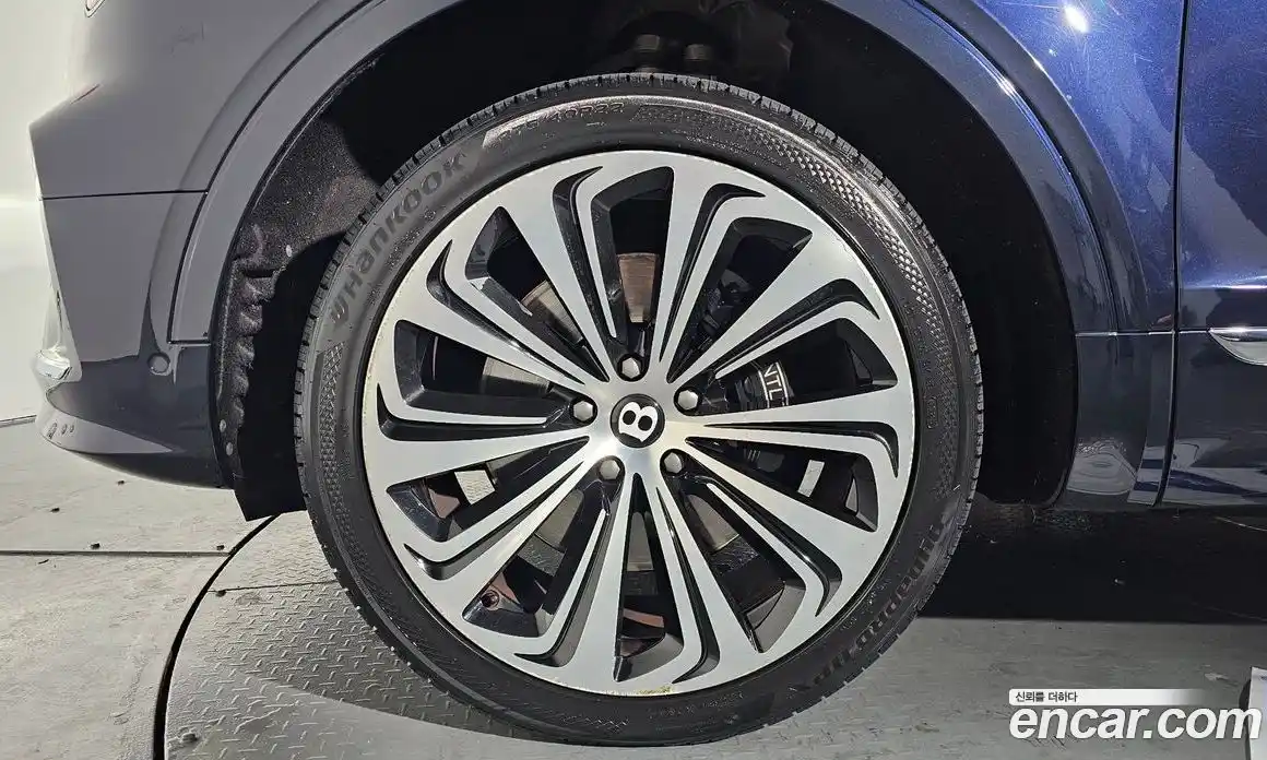 Bentley Bentayga 2022 4.0 гидро в Москве № 256684, фото 4