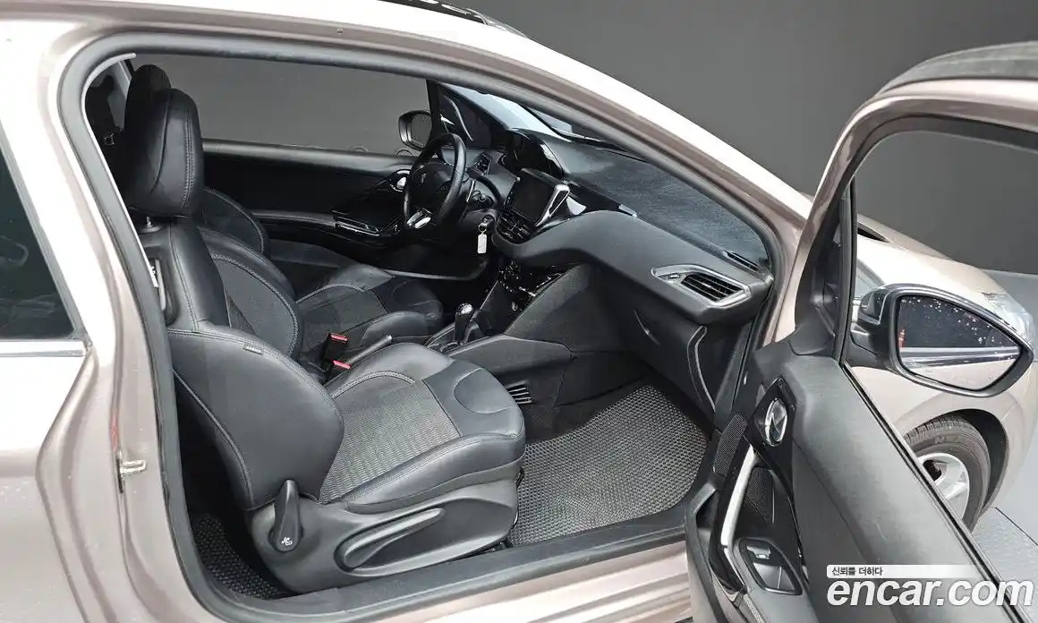 Peugeot 208 2013 1.6 гидро в Москве № 259410, фото 11