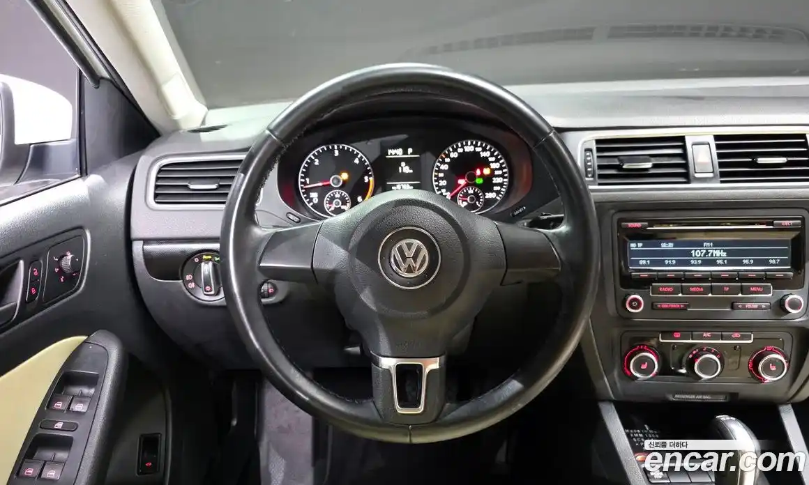 Volkswagen Jetta 2014 1.6 гидро в Москве № 277075, фото 13