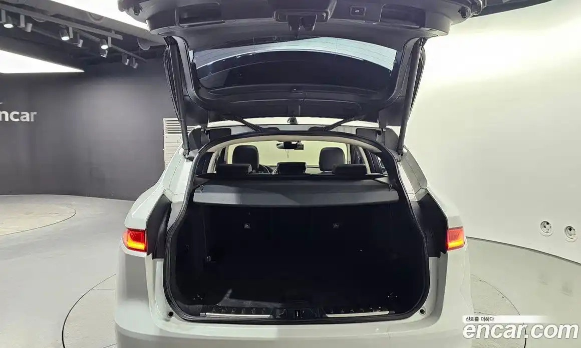 Jaguar F-Pace 2019 2.0 гидро в Москве № 304946, фото 20